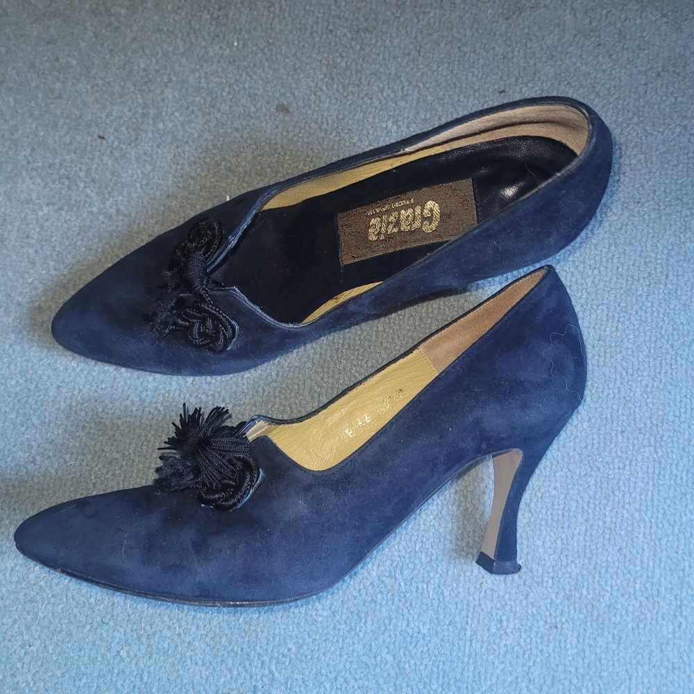 Vintage Suede Pumps